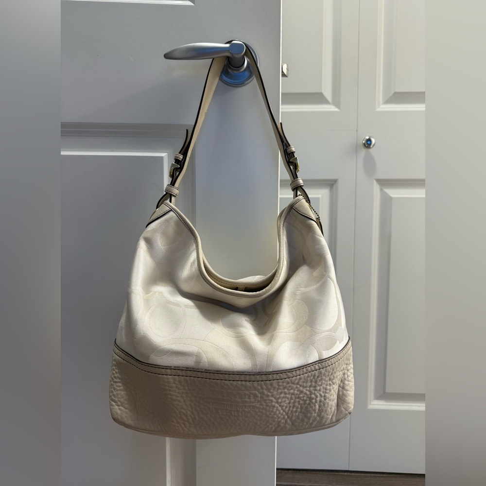 Coach - White Signature Jacquard & Leather Hobo Shoulder Bag